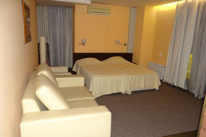 Room 13 of 46