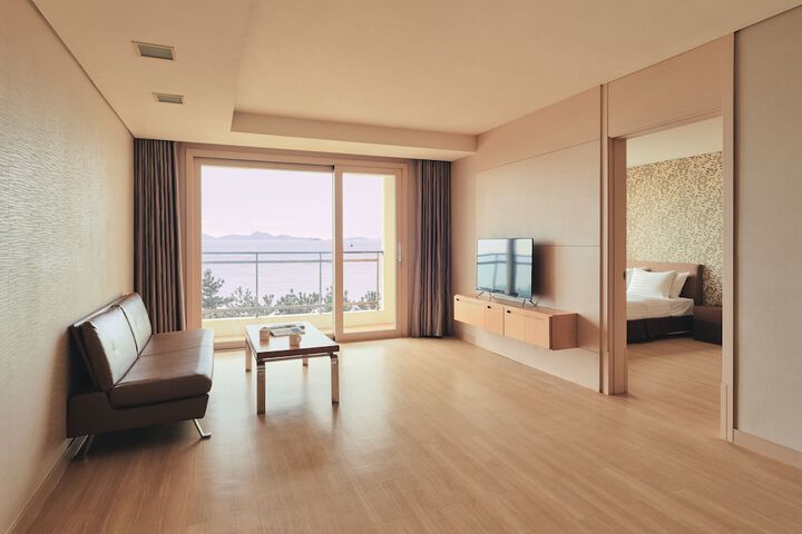 Room 12 of 53