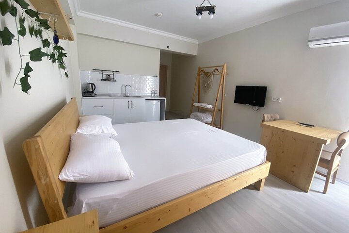 Room 4 of 28