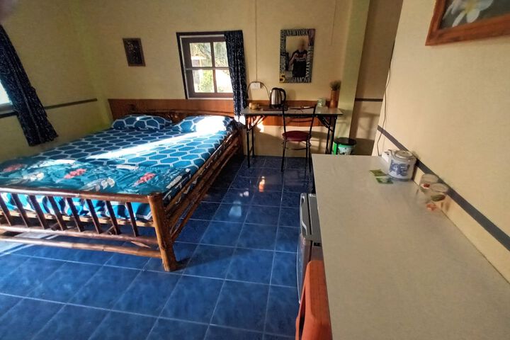 Room 18 of 104