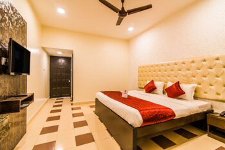 Room 9 of 20