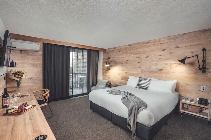 Room 9 of 150