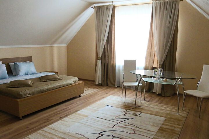 Room 10 of 37