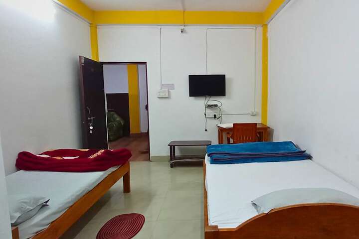 Room 13 of 32