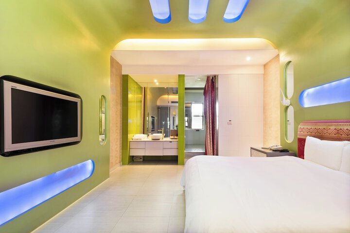 Room 17 of 38