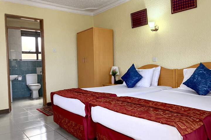 Room 13 of 37