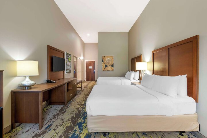 Room 8 of 34