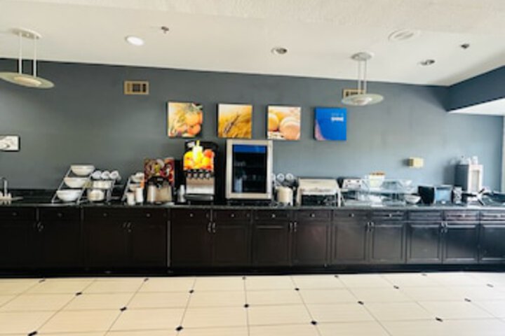 Breakfast/Coffee Service 136 of 213