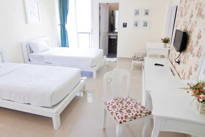 Room 11 of 28