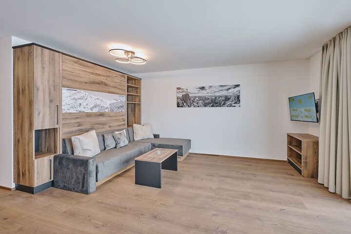 Room 12 of 18
