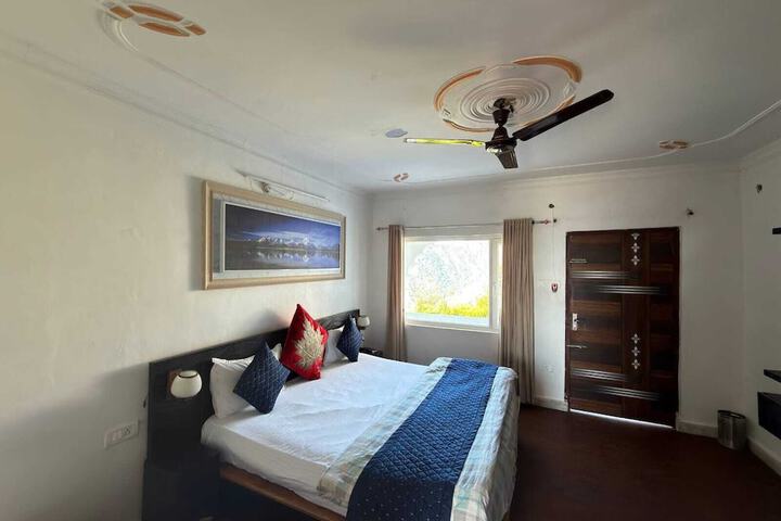 Room 13 of 44