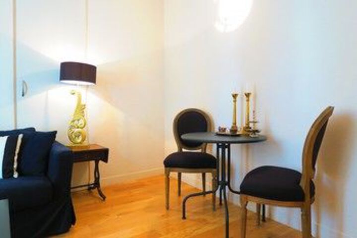 Room 9 of 12
