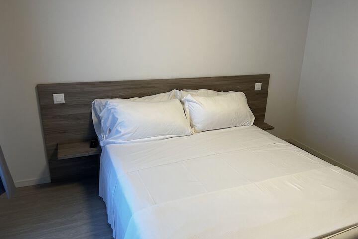 Room 34 of 47