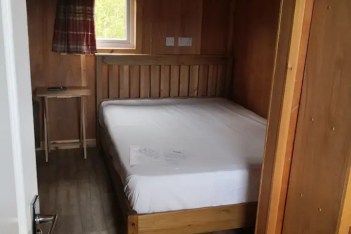 Room 5 of 10