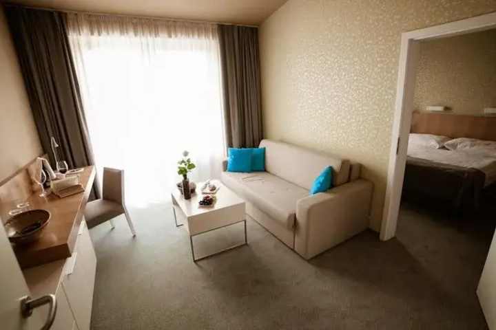 Room 4 of 23