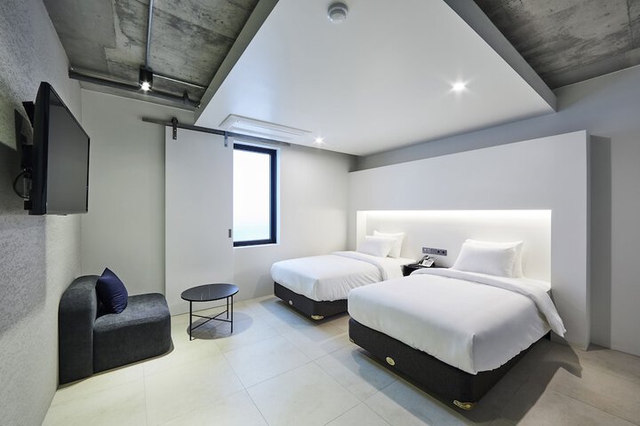 Room 17 of 41