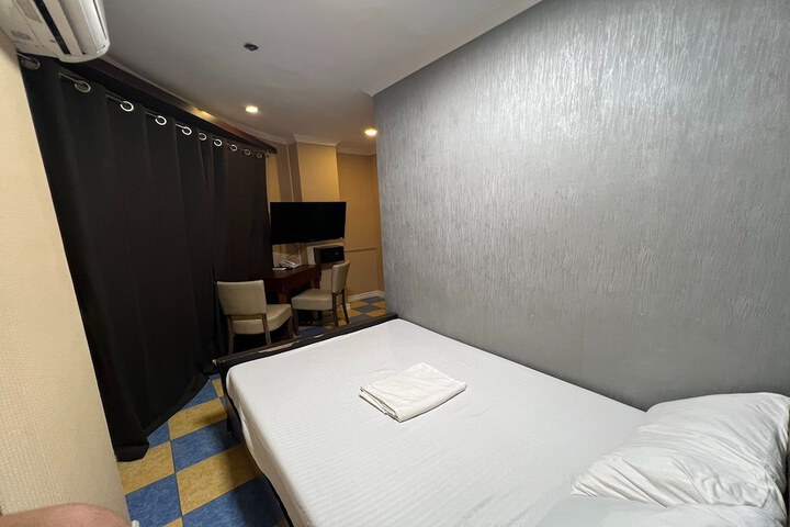 Room 14 of 26