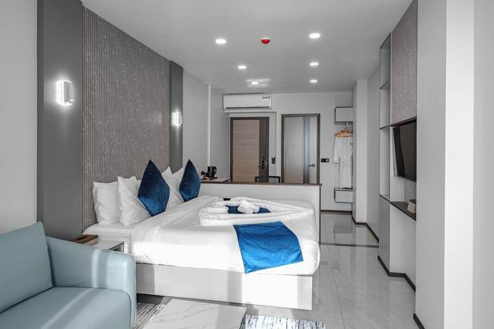 Room 21 of 43