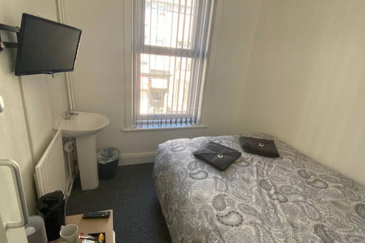 Room 11 of 32
