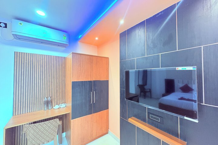 Room 3 of 28