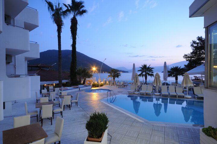 Hotel Pool