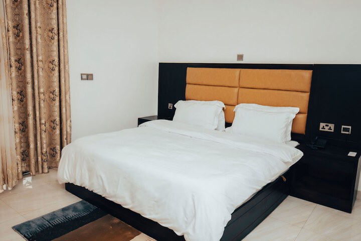 Room 6 of 21