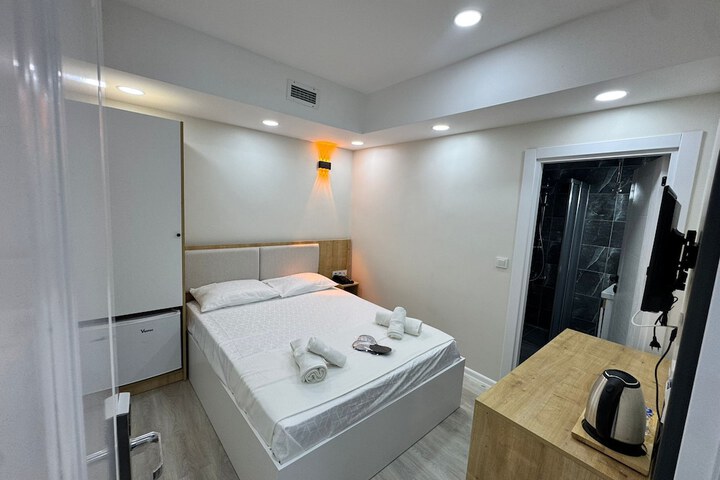Room 4 of 35