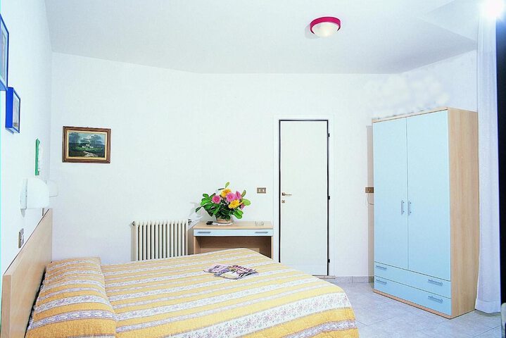 Room 23 of 66