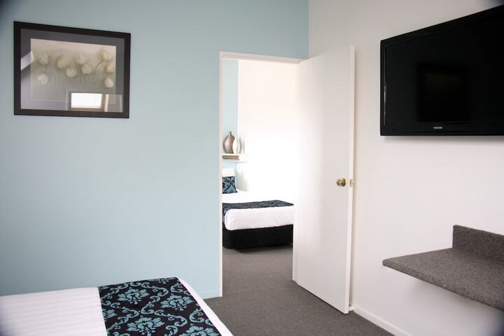 Room 14 of 103