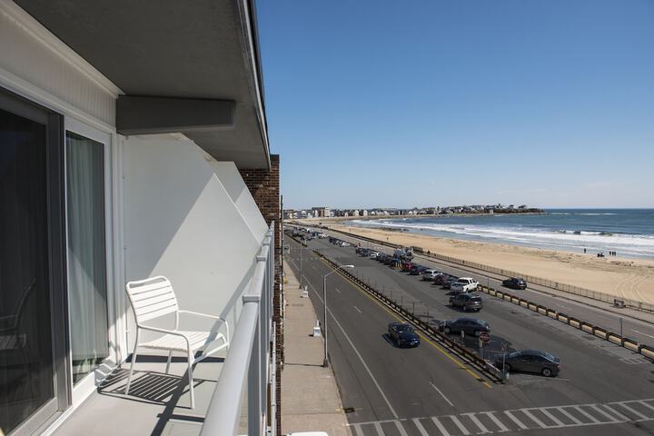 Standard King Bed Balcony (6 of 15)