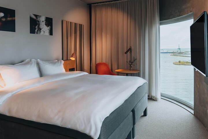 Room 12 of 61