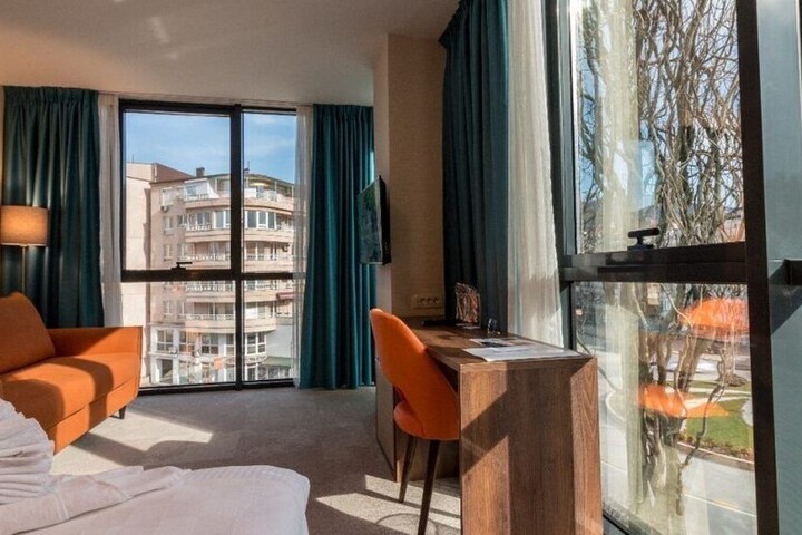 Room 15 of 49