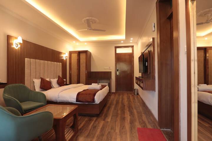 Room 11 of 19