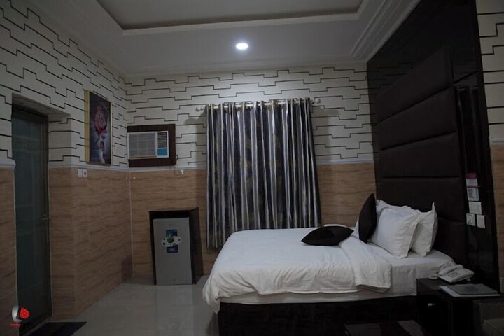Room 18 of 76