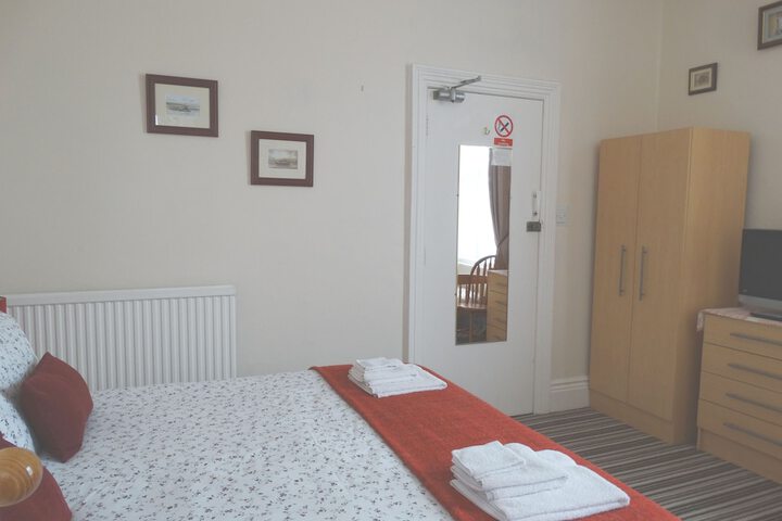 Room 5 of 40