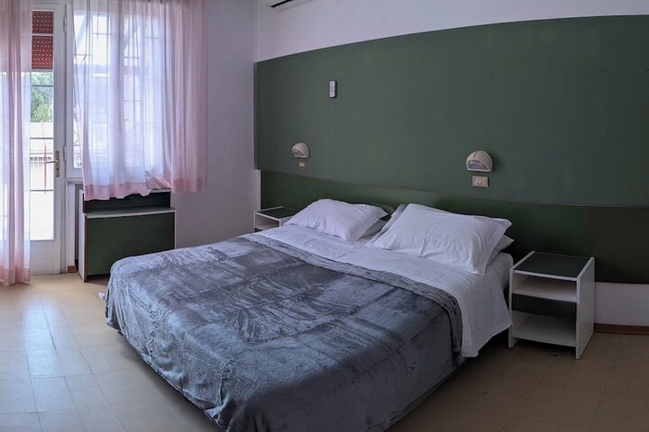 Room 12 of 26