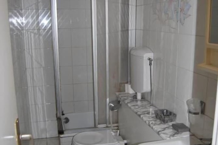 Room 11 of 25