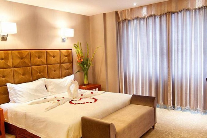 Room 12 of 27