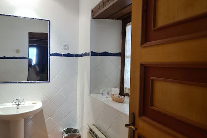 Room 53 of 80