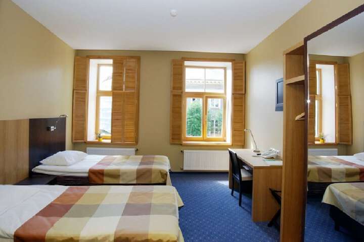 Room 34 of 85