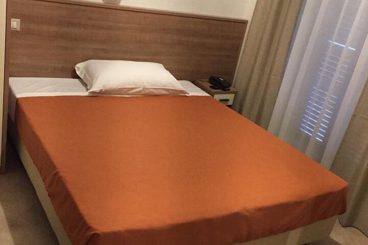 Room 21 of 35