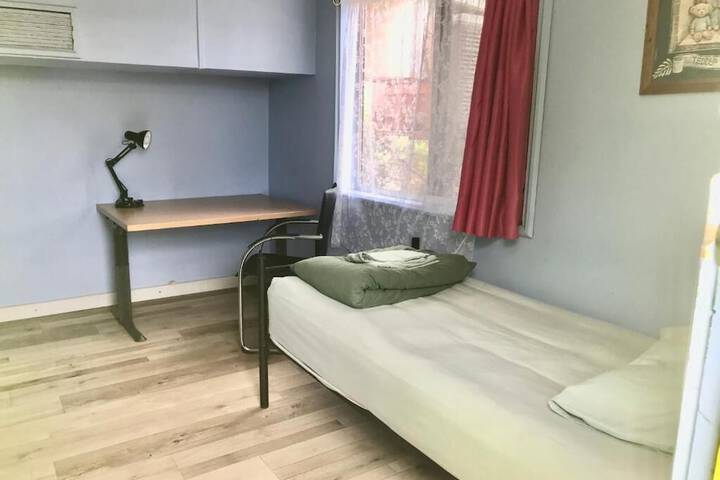 Room 7 of 25