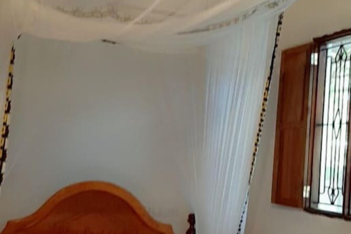 Room 12 of 25