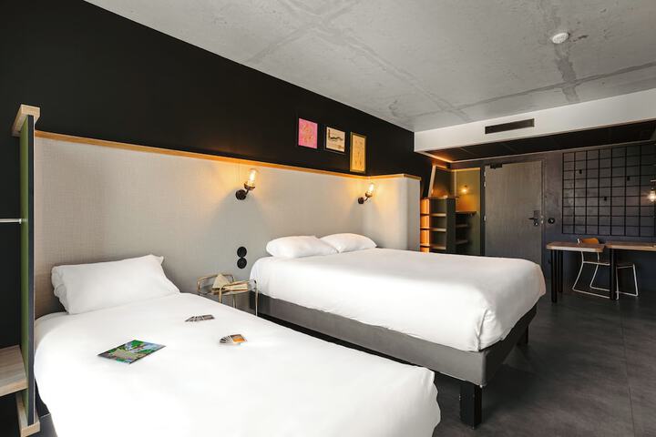 Room 28 of 118