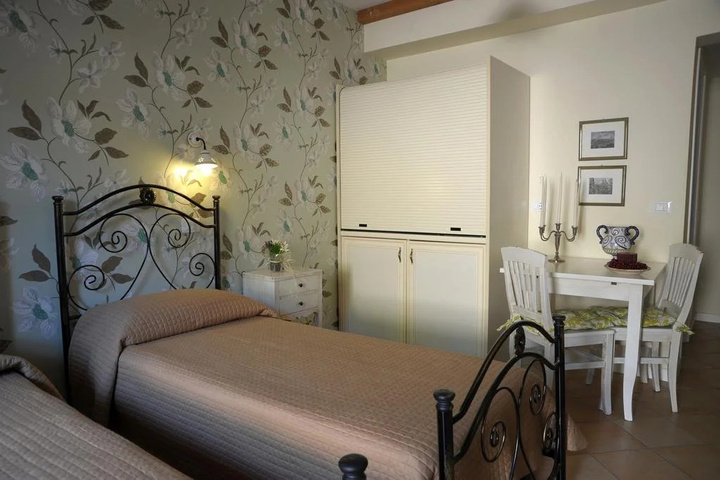 Room 5 of 20