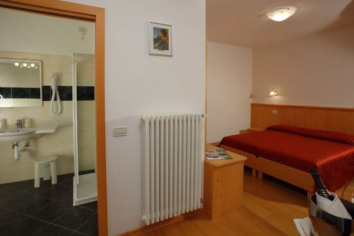 Room 16 of 33