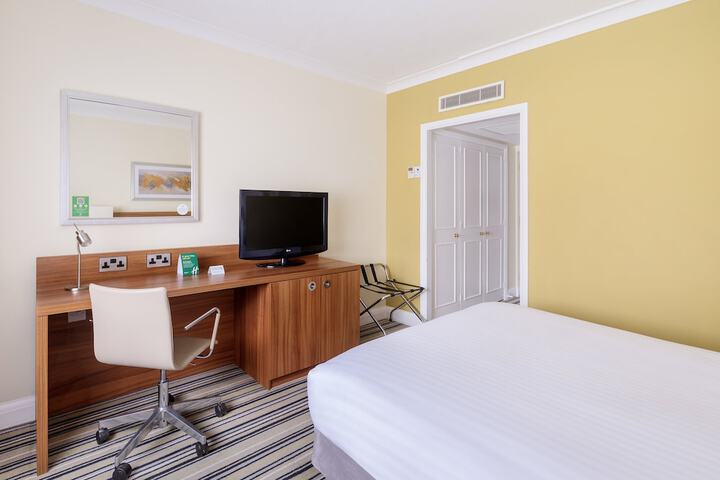 Room 4 of 88