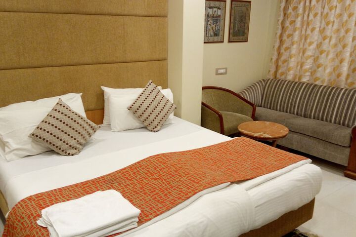 Room 7 of 27