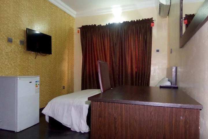 Room 7 of 15