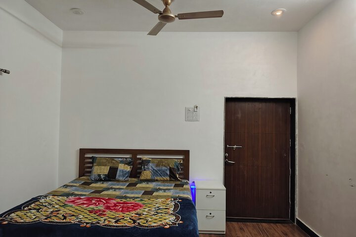 Room 6 of 19